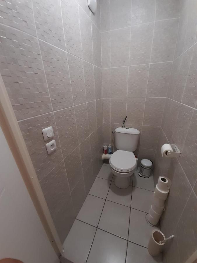 1 Chambres Pour 2 Personnes Avec 2 Salles De Bains Communes Chez L'Habitant Lognes Dış mekan fotoğraf