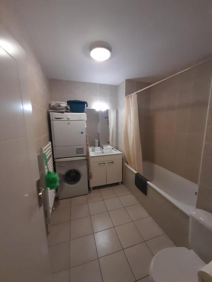 1 Chambres Pour 2 Personnes Avec 2 Salles De Bains Communes Chez L'Habitant Lognes Dış mekan fotoğraf